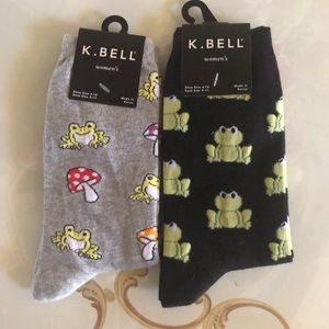 2 pairs woman’s socks